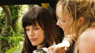 Milla Jovovich, Kiele Sanchez, Marley Shelton - A Perfect Getaway (2009)