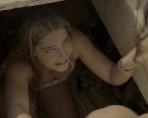 Madison Bailey, Madelyn Cline - Outer Banks s01e06 (2020)