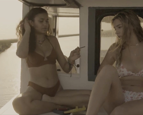 Madison Bailey, Madelyn Cline - Outer Banks s01e06 (2020)