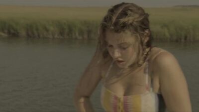 Madison Bailey, Madelyn Cline - Outer Banks s01e06 (2020)