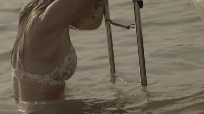 Madison Bailey, Madelyn Cline - Outer Banks s01e06 (2020)