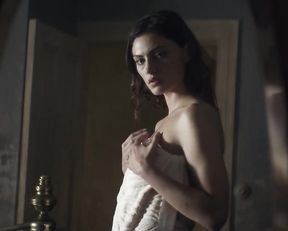 Phoebe Tonkin naked - Bloom s01e02-04 (2019)