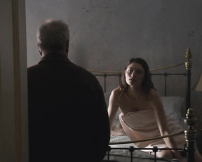 Phoebe Tonkin naked - Bloom s01e02-04 (2019)