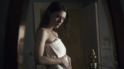 Phoebe Tonkin naked - Bloom s01e02-04 (2019)
