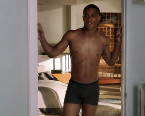 Danielle Campbell naked - Famous in Love s02e02 (2018)