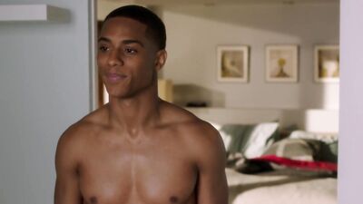 Danielle Campbell naked - Famous in Love s02e02 (2018)