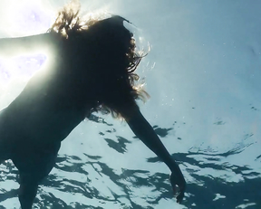 Abigail Breslin, Alice Naigeon, Camille Cottin - Stillwater (2021)