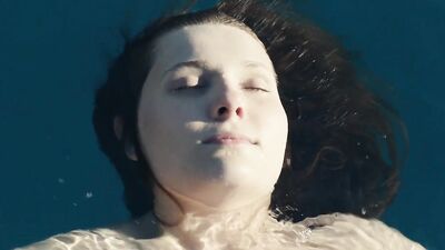 Abigail Breslin, Alice Naigeon, Camille Cottin - Stillwater (2021)