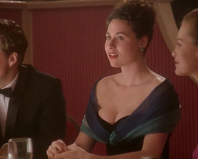 Saffron Burrows, Minnie Driver - Circle of Friends (1995)