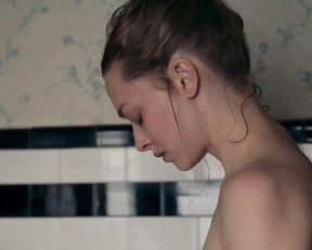 Amanda Seyfried, Natalia Dyer - Things Heard  Seen (2021)