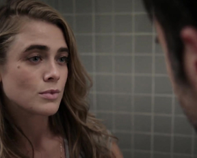 Melissa Roxburgh naked - Manifest s02e05 (2020)