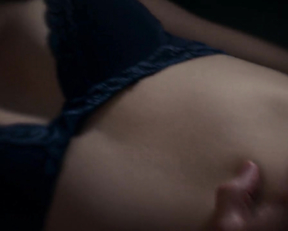 Melissa Roxburgh naked - Manifest s02e05 (2020)