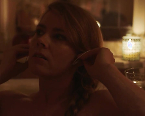 Sharp Objects naked - Amy Adams s01e01 (2018)
