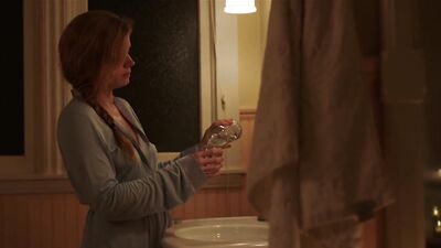 Sharp Objects naked - Amy Adams s01e01 (2018)