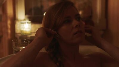 Sharp Objects naked - Amy Adams s01e01 (2018)