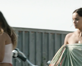 Lola Le Lann, Matilda Marty-Giraut, Karidja Toure - Versus (2019)