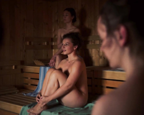 Mathilde Bundschuh, Amanda da Gloria, Nicole Marischka, Barbara Philipp nude, Antonia Bill, Helene Blechinger -Hitzig - Ein Saunagang (2021)