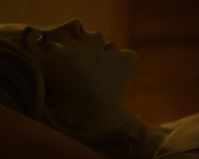 Alice Isaaz nude - Messe basse (2020)