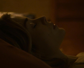 Alice Isaaz nude - Messe basse (2020)