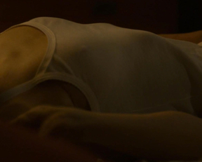 Alice Isaaz nude - Messe basse (2020)