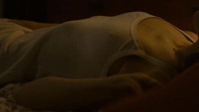 Alice Isaaz nude - Messe basse (2020)