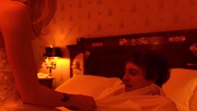 Alice Isaaz sex scene - Especes menacees (2017)