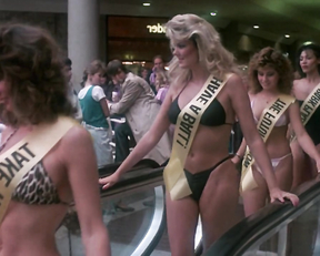 Barbara Crampton, Suzee Slater - Chopping Mall (1986)