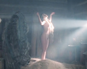 Katarzyna Bujakiewicz naked - Stara basn. Kiedy slonce bylo bogiem (2003)