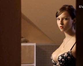 Berenika Kohoutova nude - Soukrome pasti (2008)