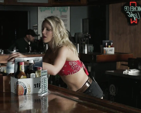 Elizabeth Posey, Kelli Berglund – Heels s01e04 (2021)