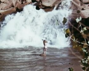 Sondra Currie, Regina Carrol nude, Ellyn Stern - Jessi's Girls (1975)