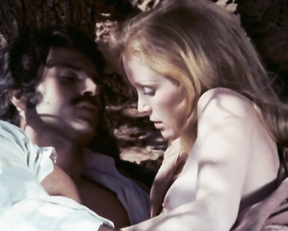 Sondra Currie, Regina Carrol nude, Ellyn Stern - Jessi's Girls (1975)