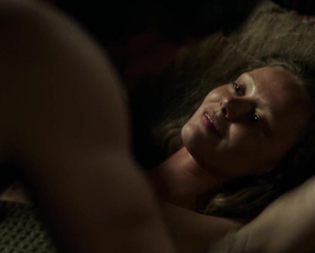 Laura Berlin, Frida Gustavsson - Vikings Valhalla s01e01e06e07 (2022)