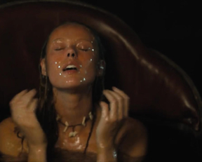 Laura Berlin, Frida Gustavsson - Vikings Valhalla s01e01e06e07 (2022)