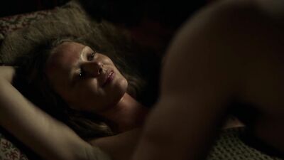 Laura Berlin, Frida Gustavsson - Vikings Valhalla s01e01e06e07 (2022)