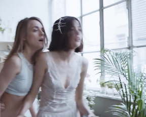 Alba Ribas, Mireia Oriol, Laia Manzanares - Waste (2016)