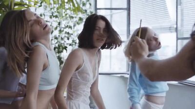 Alba Ribas, Mireia Oriol, Laia Manzanares - Waste (2016)