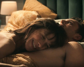 Sophie Marceau, Yana Popova – I Love America (2022)