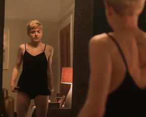 Mae Martin, Charlotte Ritchie - Feel Good s01e01-05 (2020)