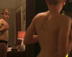 Mae Martin, Charlotte Ritchie - Feel Good s01e01-05 (2020)