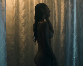 Alicia Sanz nude - En Brazos de un Asesino (2019)