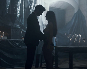 Alicia Sanz nude - En Brazos de un Asesino (2019)