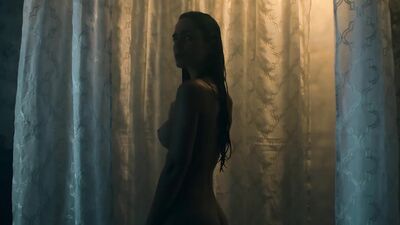 Alicia Sanz nude - En Brazos de un Asesino (2019)