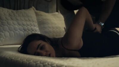 Alicia Sanz nude - En Brazos de un Asesino (2019)