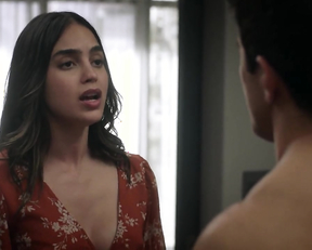 Melissa Barrera nude - Vida s03e06 (2020)