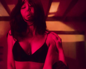 Yunjin Kim, Lee Joo-bin - Money Heist Korea - Joint Economic Area s01e05-06 (2022)