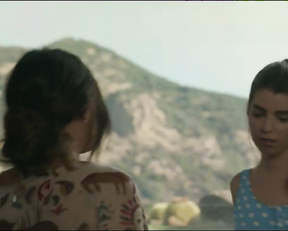 Angela Trimbur, Janel Parrish - Trespassers (2018)