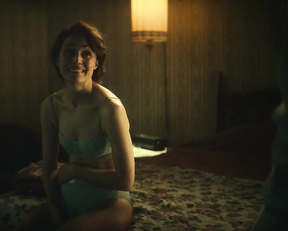 Rose Byrne naked - Physical s02e04e06 (2022)