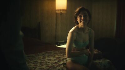 Rose Byrne naked - Physical s02e04e06 (2022)