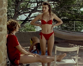 Florence Loiret Caille, Valerie Donzelli, Maya Sansa - Azuro (2022)